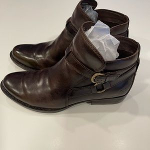 Born ankle boots Size 7.5